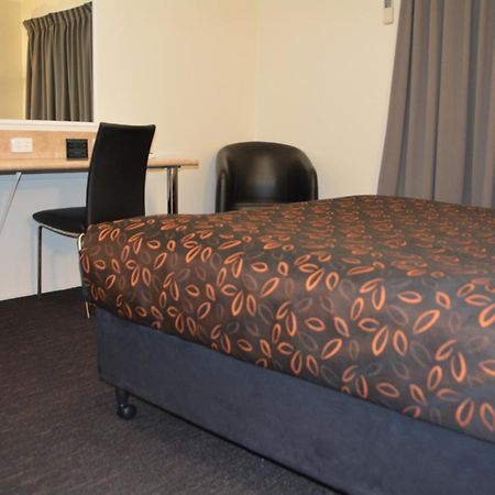 Rocky Gardens Motor Inn Рокгемптон Номер фото