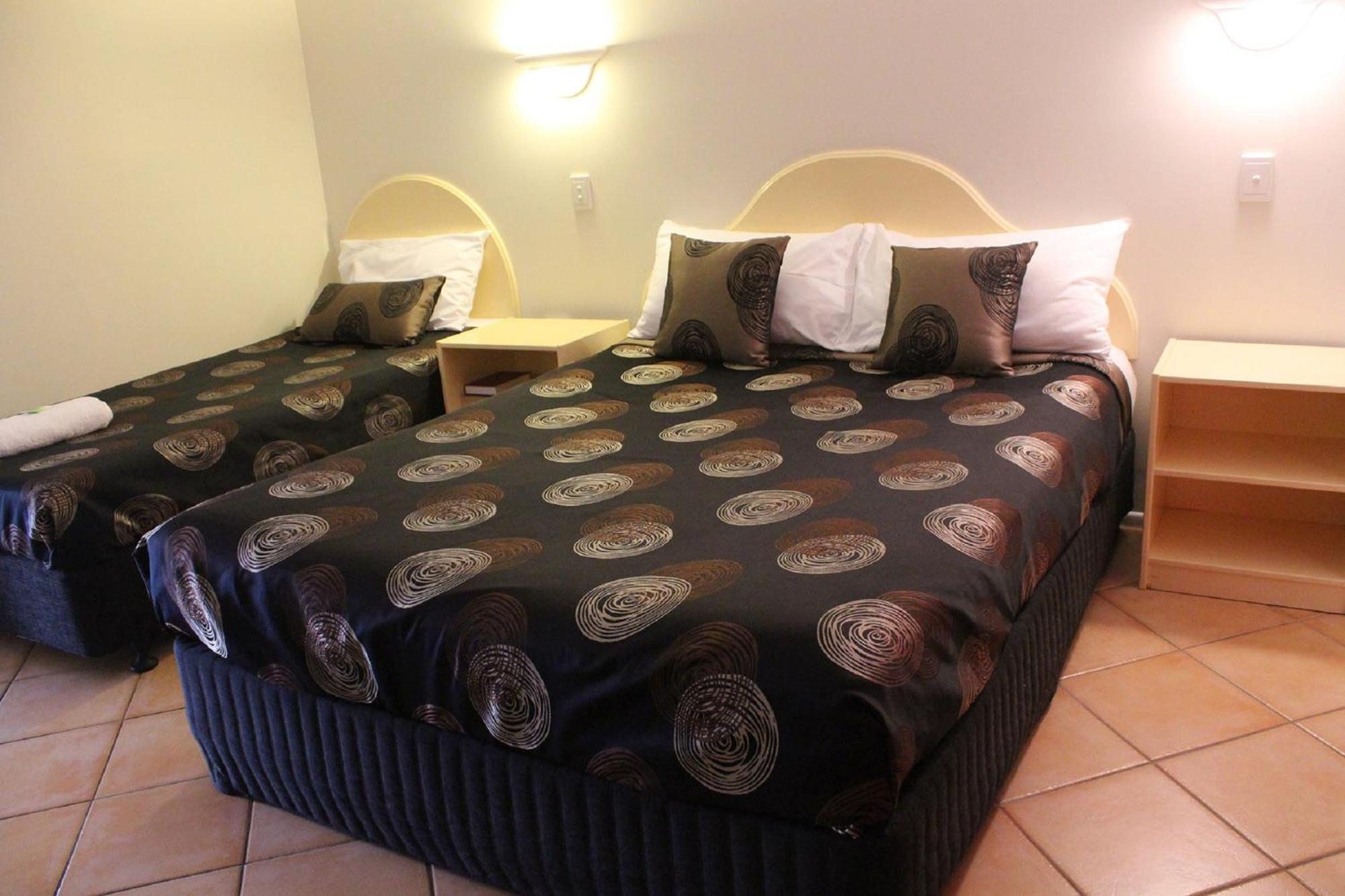 Rocky Gardens Motor Inn Рокгемптон Номер фото
